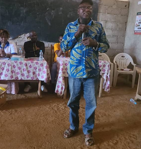 Advisor Talking to the children